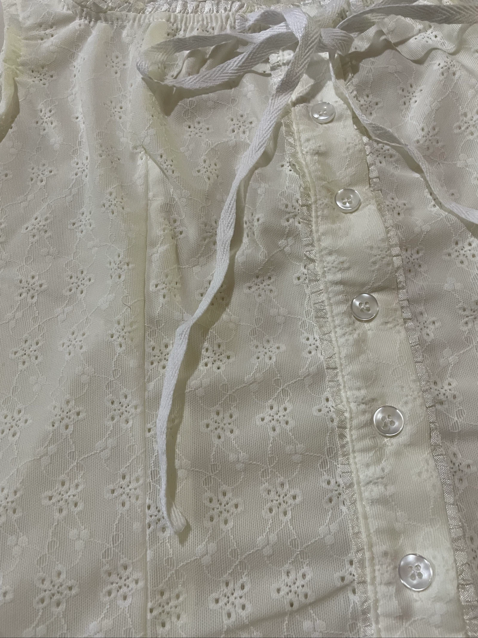 Top branco com bordado inglês – photo 3